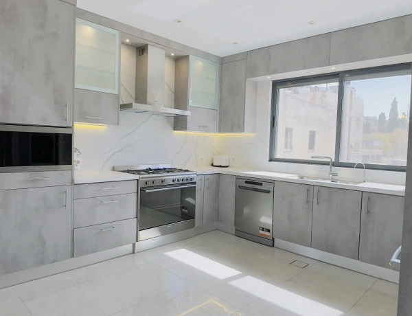 Elegant Duplex Rooftop Apartment – Jabal Al-Lweibdeh