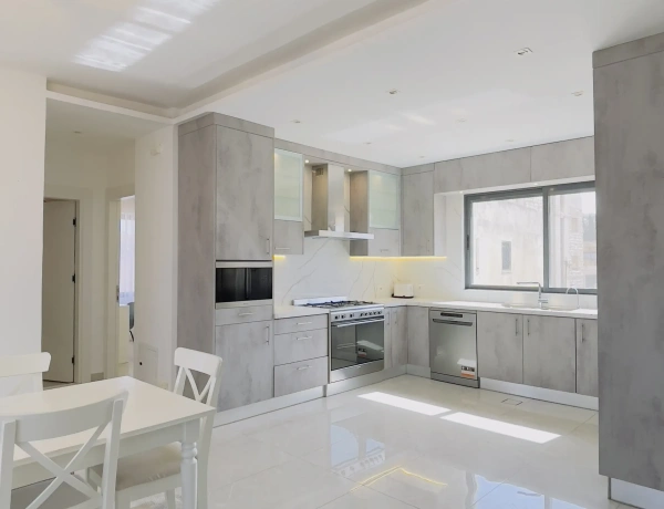 Elegant Duplex Rooftop Apartment – Jabal Al-Lweibdeh