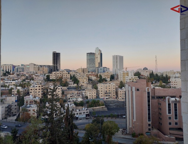 Luxury 4-Bedrooms Apartment with Spacious Balcony - 4th Circle, Amman