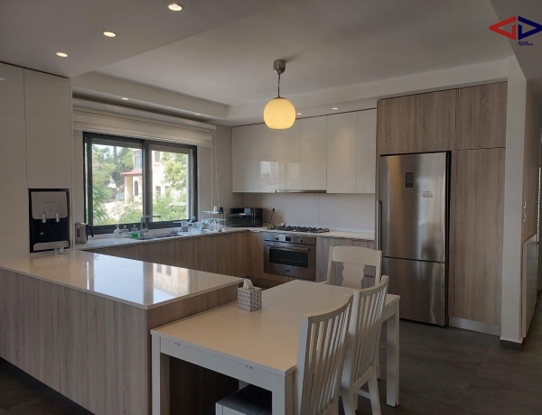 Modern Fully Furnished Apartment with Private Entrance for Rent – Al-Weibdeh