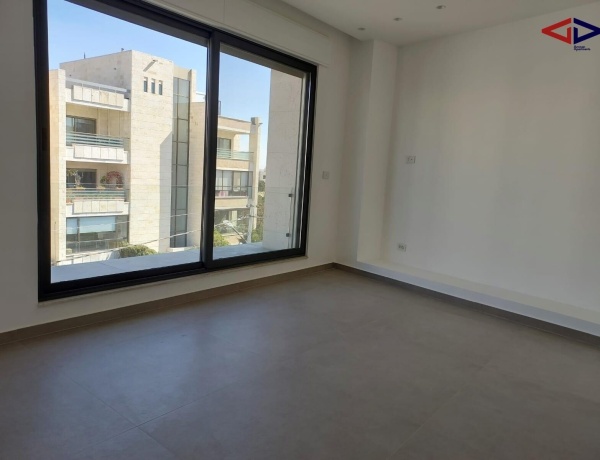 Luxury 3-Bedrooms Apartment - 4th Circle, Amman
