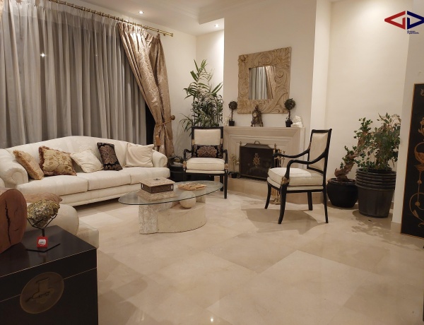 Luxury 4-Bedrooms Apartment with Spacious Balcony - 4th Circle, Amman