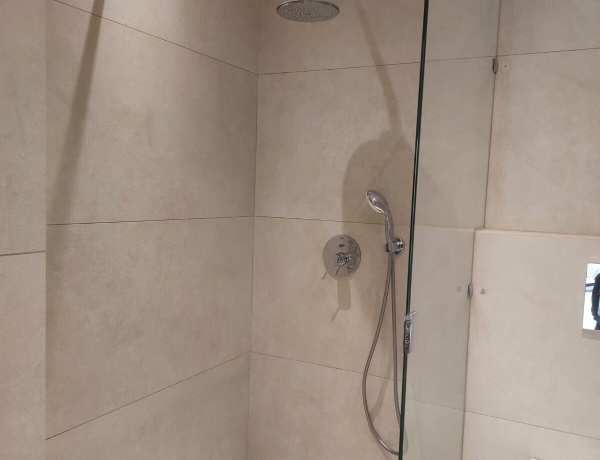 Modern Fully Furnished Apartment with Private Entrance for Rent – Al-Weibdeh