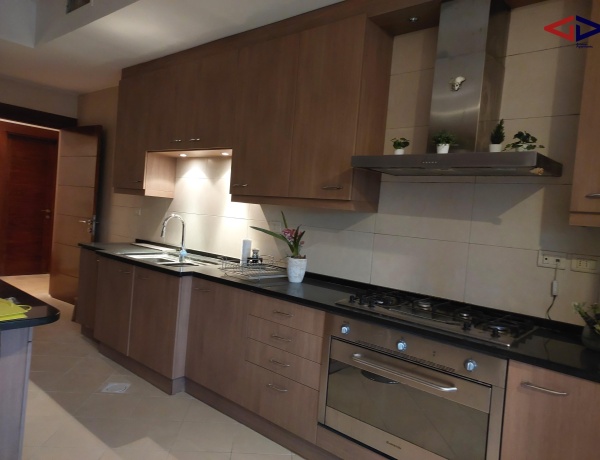 Luxury 4-Bedrooms Apartment with Spacious Balcony - 4th Circle, Amman