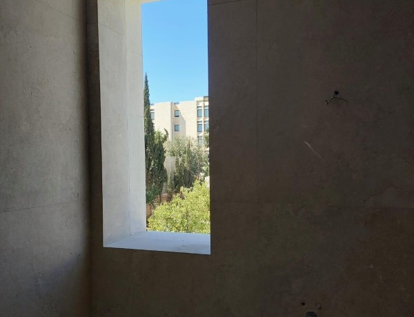 Luxury 4-Bedrooms Duplex Apartment with Roof - 4th Circle, Amman