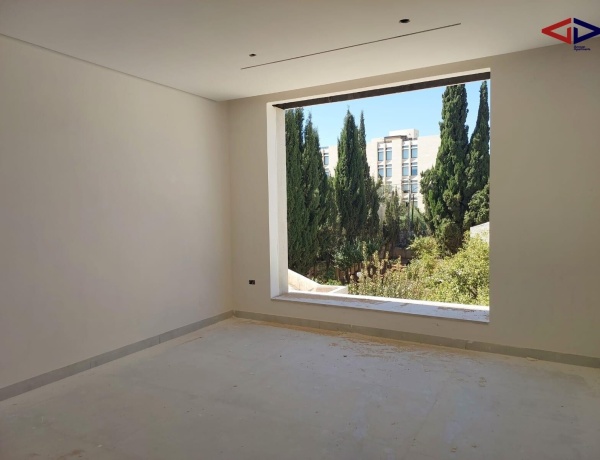 Luxury 4-Bedrooms Duplex Apartment with Roof - 4th Circle, Amman