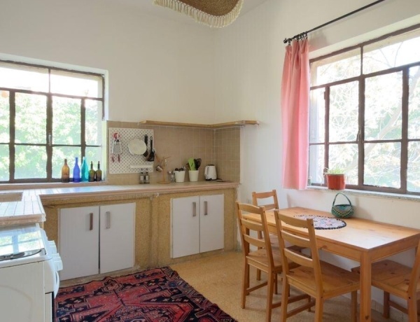 Charming 2-Bedroom Apartment for rent in Jabal Al Weibdeh | Prime Location in Amman