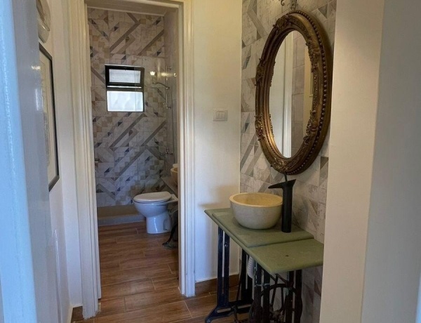 Rooftop Apartment for Rent in Al-Lweibdeh – 2 Bedrooms, 2 Bathrooms, 130 m²