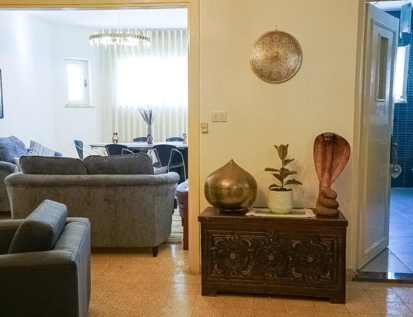 Luxurious 2-Bedroom Apartment with Garden | Modern & Elegant Living