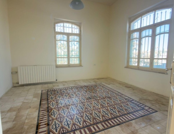 Unique Heritage Apartment with 3 Bedrooms, 2 Bathrooms & Terrace