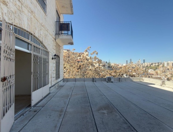 Unique Heritage Apartment with 3 Bedrooms, 2 Bathrooms & Terrace