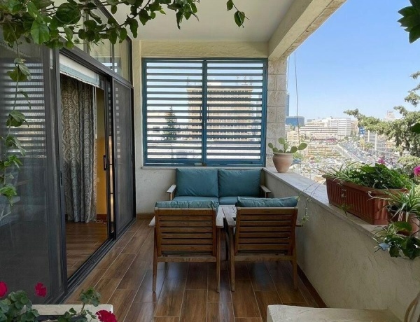 Rooftop Apartment for Rent in Al-Lweibdeh – 2 Bedrooms, 2 Bathrooms, 130 m²