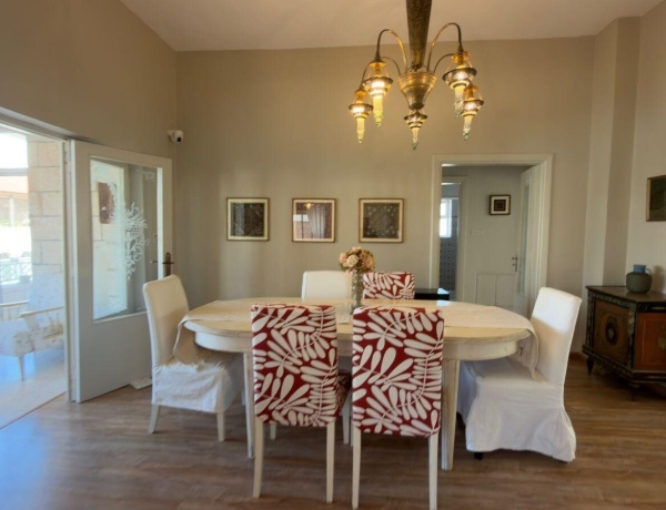 Spacious Apartment for Rent in Jabal Al Weibdeh – 3 Bedrooms, 2 Bathrooms, 2 Balconies, 150 sqm