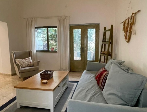 Rooftop Apartment for Rent in Al-Lweibdeh – 2 Bedrooms, 2 Bathrooms, 130 m²