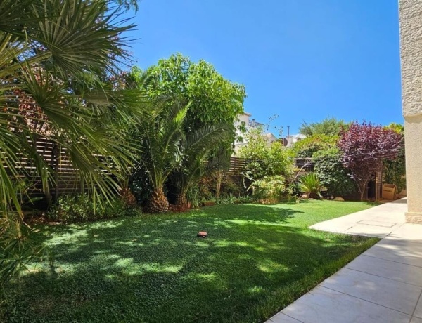 Luxury 3-Bedroom Ground Floor Duplex with Garden for Rent in 4th Circle, Amman