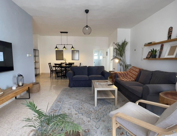 Apartment for Rent in Jabal Al Lweibdeh | 2 Bedrooms, Balcony, 130 sqm in Amman