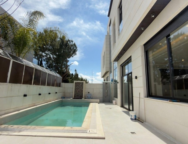 Luxury 5-Bedroom Villa with Pool & Rooftop in Abdoun, Amman