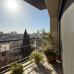 Luxury Apartment for Rent in Jabal Al Weibdeh – 140 sqm, 3 Bedrooms, Third Floor