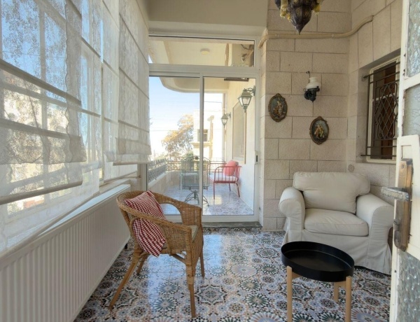 Luxury Duplex Apartment for Rent in Jabal Al Weibdeh – 240 sqm, 3 Bedrooms, Private Garden