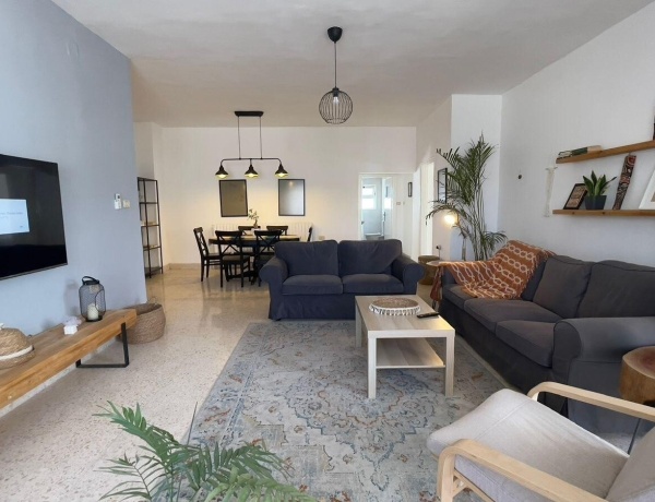 Apartment for Rent in Jabal Al Lweibdeh | 2 Bedrooms, Balcony, 130 sqm in Amman