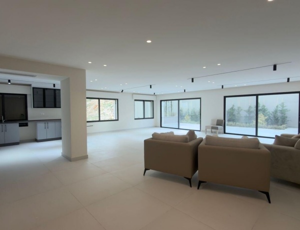Luxury Apartment for Rent in Abdoun – 250 sqm, 4 Bedrooms with Terrace