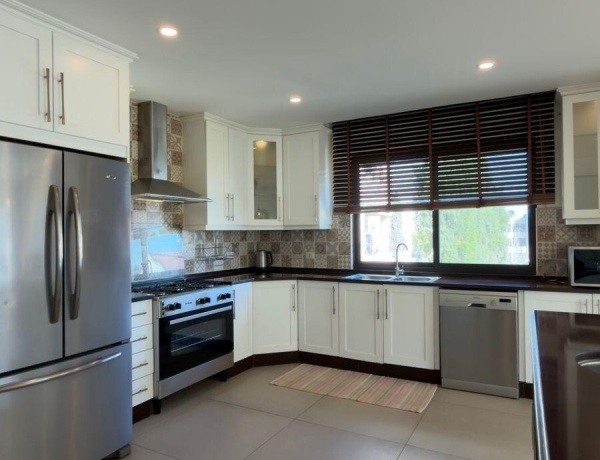 Luxury Apartment for Rent in Jabal Al Weibdeh – 140 sqm, 3 Bedrooms, Third Floor