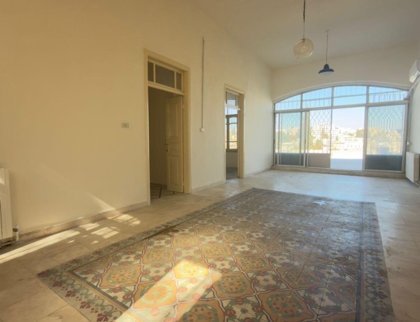 Unique Heritage Apartment with 3 Bedrooms, 2 Bathrooms & Terrace