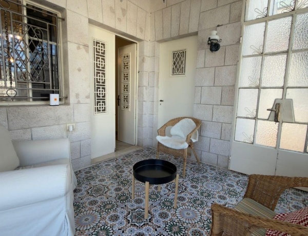 Luxury Duplex Apartment for Rent in Jabal Al Weibdeh – 240 sqm, 3 Bedrooms, Private Garden