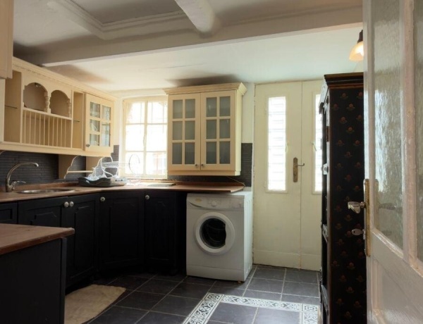 Heritage House for Rent in Jabal Amman | 2 Bedroom Historic Home Near Rainbow Street