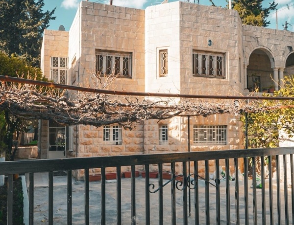 Luxurious 2-Bedroom Apartment with Garden | Modern & Elegant Living