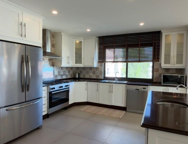 Luxury Apartment for Rent in Jabal Al Weibdeh – 140 sqm, 3 Bedrooms, Third Floor