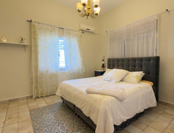 Luxury Duplex Apartment for Rent in Jabal Al Weibdeh – 240 sqm, 3 Bedrooms, Private Garden