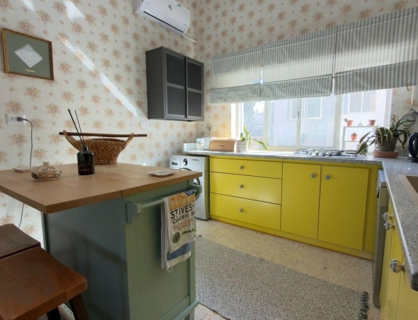 Spacious Apartment for Rent in Jabal Al Weibdeh – 3 Bedrooms, 2 Bathrooms, 2 Balconies, 150 sqm