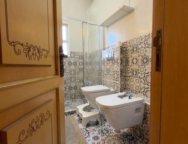 Luxury Duplex Apartment for Rent in Jabal Al Weibdeh – 240 sqm, 3 Bedrooms, Private Garden