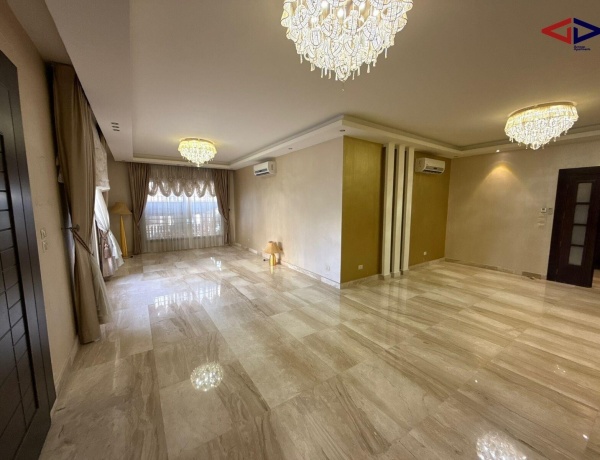 Luxury Apartment with Garden & 2 Garages for Sale | 3 Bedrooms