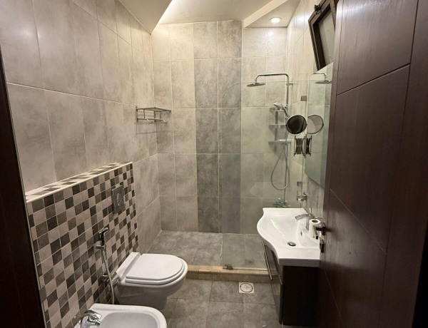 Luxury Apartment with Garden & 2 Garages for Sale | 3 Bedrooms