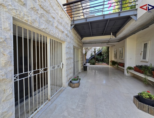 Suite with Shared Garden @ No7 Boutique Apartments | All services included in rent