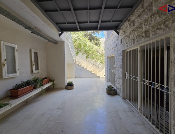 Suite with Shared Garden @ No7 Boutique Apartments | All services included in rent