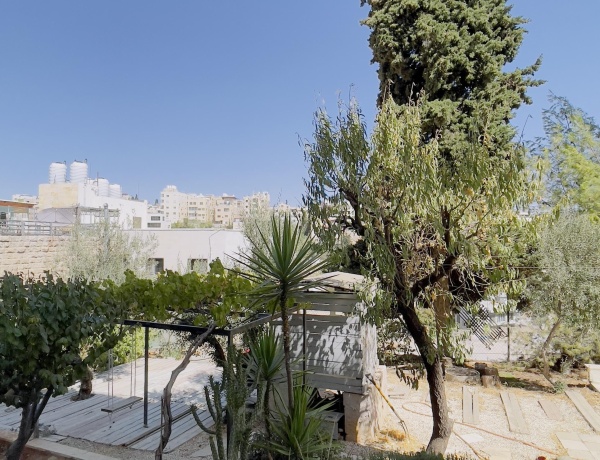 2-Bedroom Apartment for Rent in Jabal Amman – 2nd Circle | Private Garden