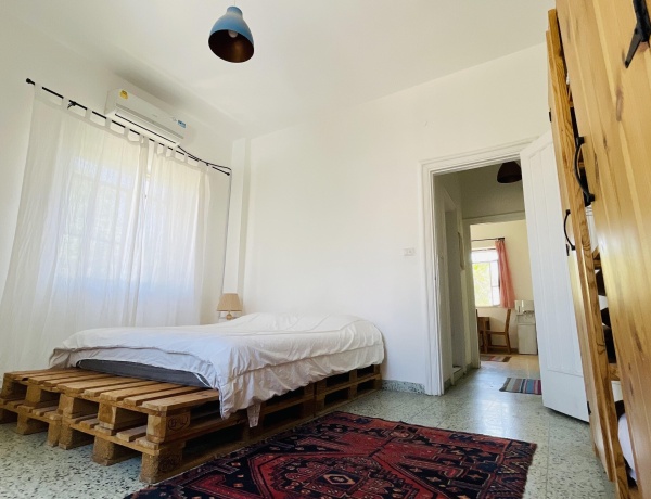 Charming Balcony Apartment in Jabal Al Weibdeh – Prime Location Near Paris Square