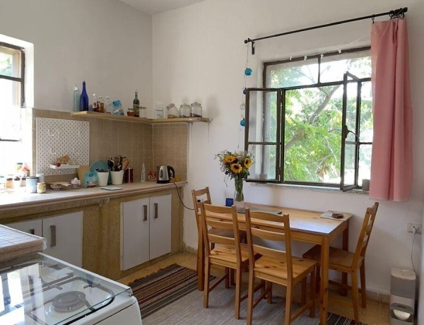 Charming Balcony Apartment in Jabal Al Weibdeh – Prime Location Near Paris Square