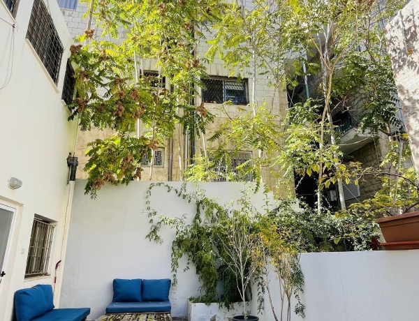 Cozy Apartment for Rent in Jabal Al-Weibdeh