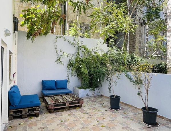 Cozy Apartment for Rent in Jabal Al-Weibdeh