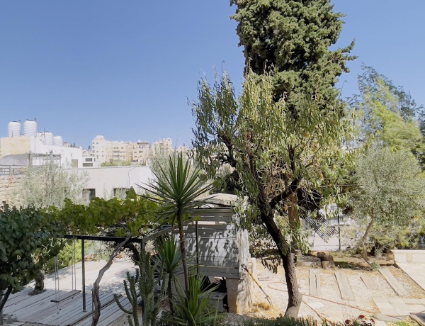 2-Bedroom Apartment for Rent in Jabal Amman – 2nd Circle | Private Garden